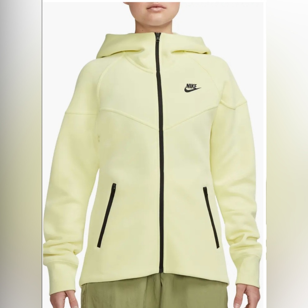 NWT Women’s  Tech Fleece Zip Up Jacket